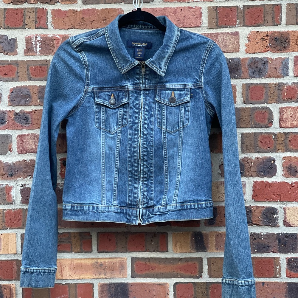 Abercrombie and Fitch Women’s Medium